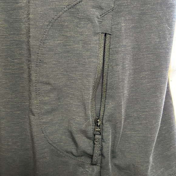 Black t shirt  side zippered pocket - Picture 2 of 3